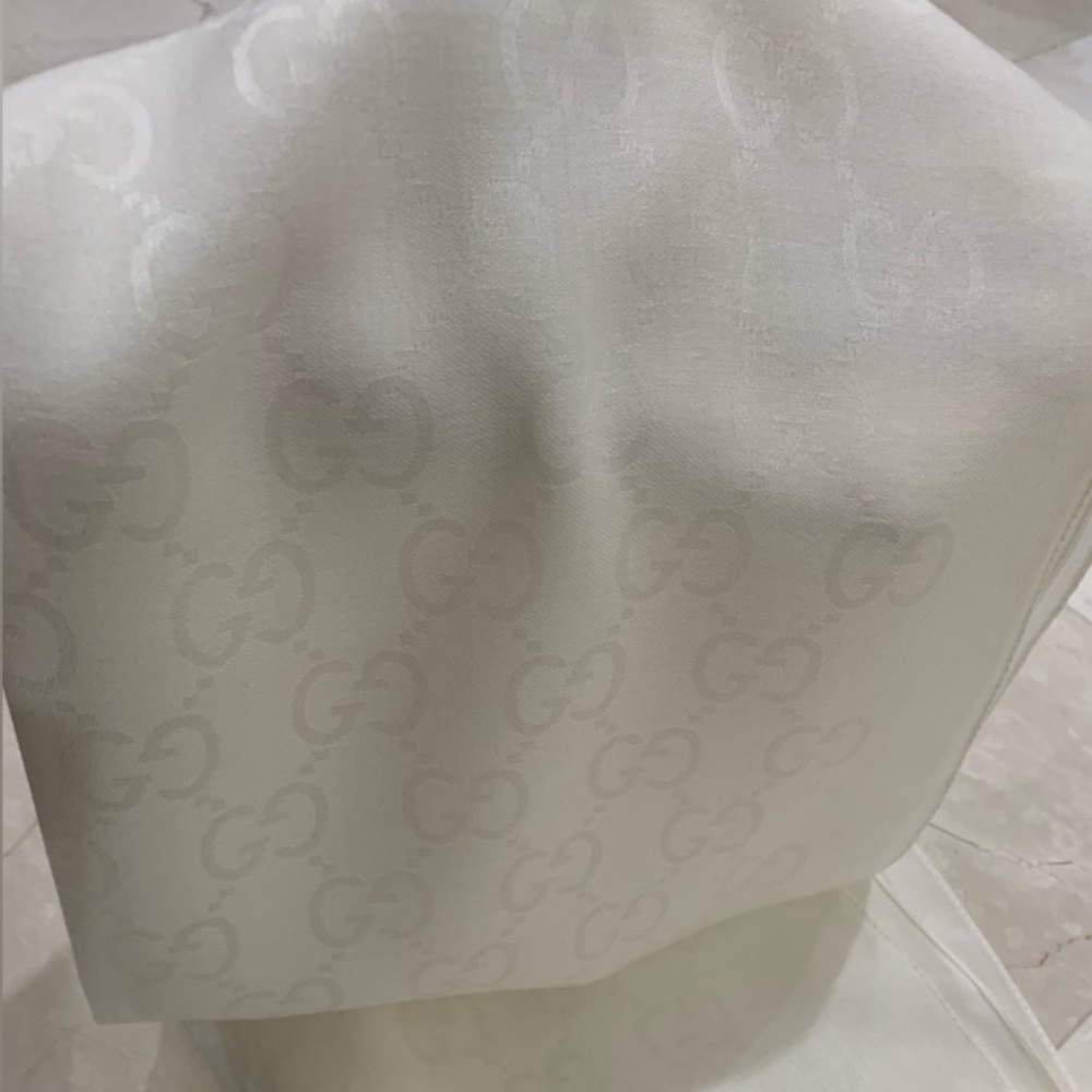 Authentic Gucci GG Logo Jacquard Silk Wool Scarf Shawl